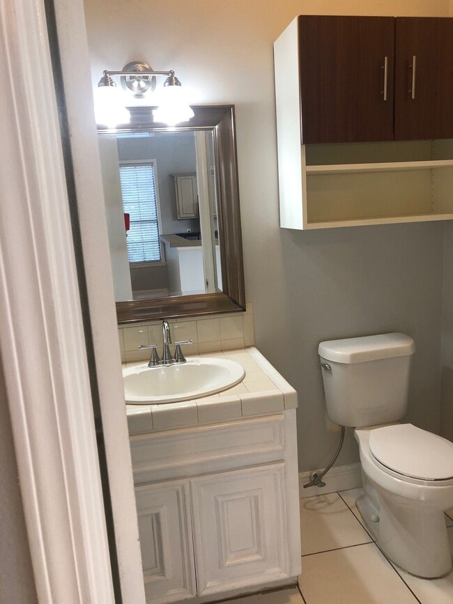 Photo - 543 W 27th St Unit E