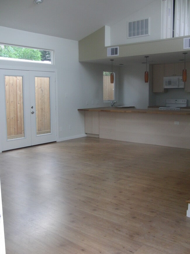 Photo - 1703 Oxford St