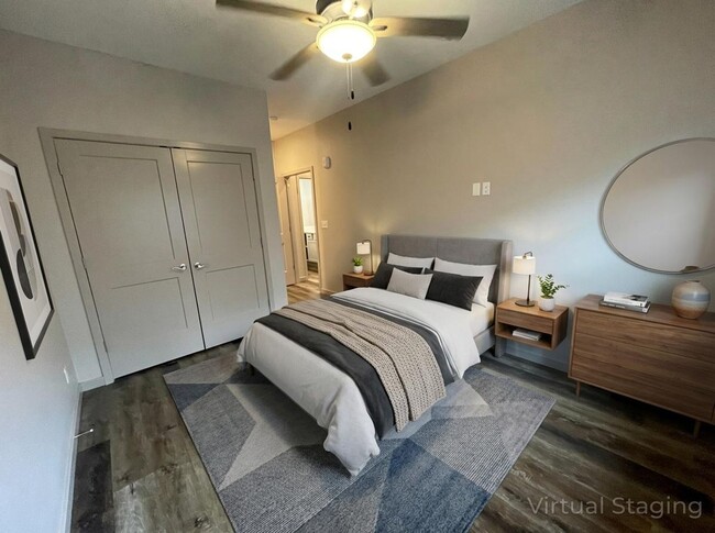 Building Photo - 2 Bedroom 2 Bath Garden Level Lakeside Apartment for rent in  Branson, MO - Offering Flexible Lea... Unit 134