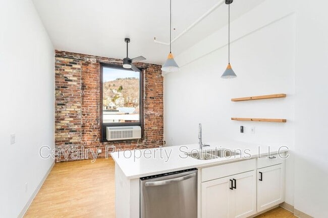 Photo - 1831 W Michigan St