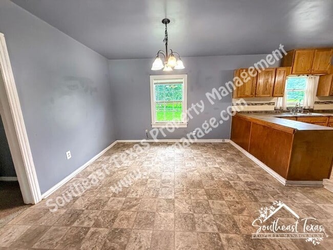 Photo - 3255 Charles St