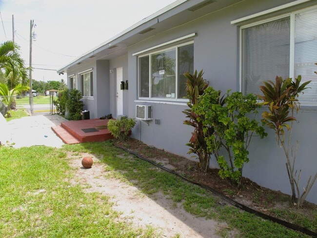 Photo - 340 NW 6th St