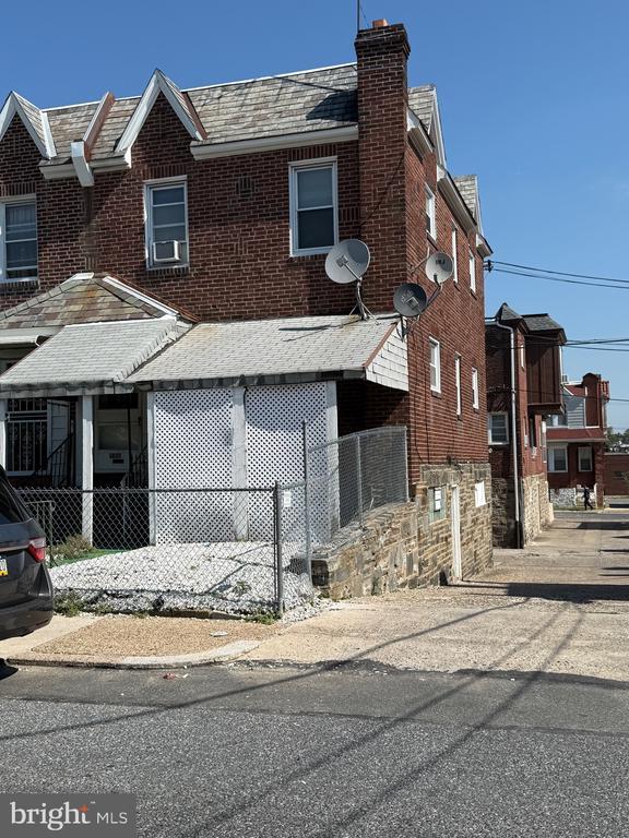 Building Photo - 1437 Greeby St Unit 2ND FLOOR Rental