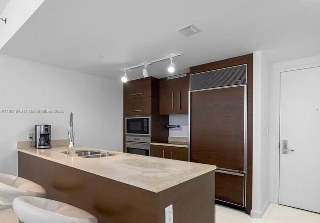 Building Photo - 465 Brickell Ave Unit 4206