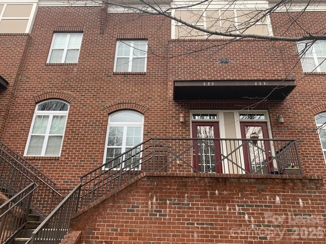 Photo - 227 Harbour Pl Dr