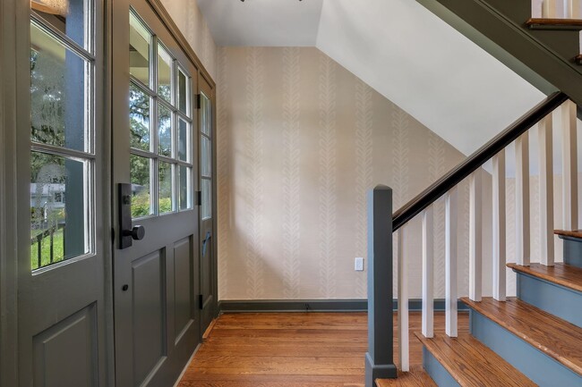 Building Photo - 1504 Isabel Ct Unit # 2
