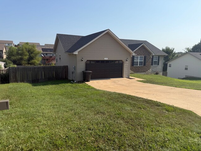 Photo - 135 Lyle Curtis Cir