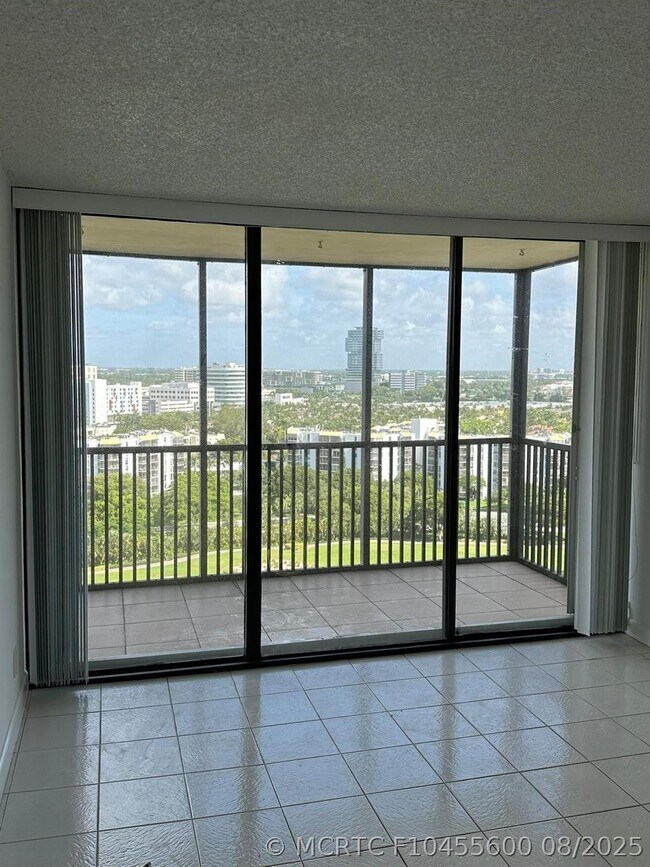 Photo - 20301 W Country Club Dr Unit 1821