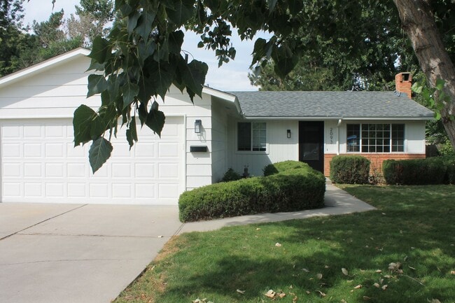Building Photo - Love the area you live ! Manitou Park area in South Boise Village!