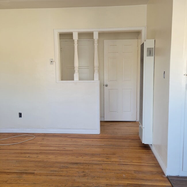 Photo - 731 E Providencia Ave Unit A