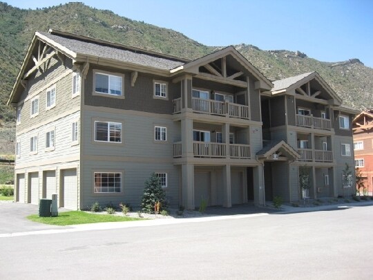 Edificio de condominios - 612 River View Drive Unidad 808