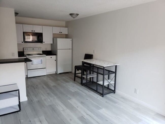 Photo - 1 Bedroom 1 Bath   Tropciana & Eastern Area