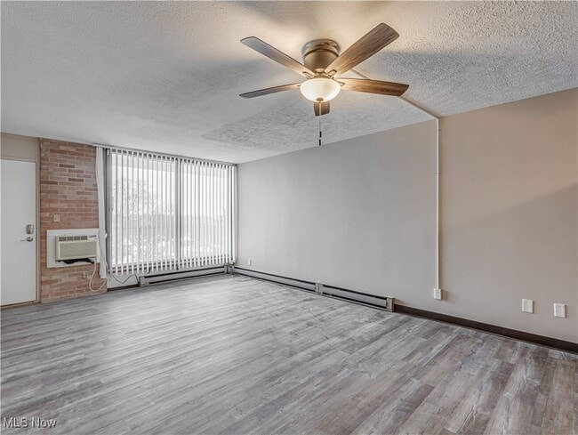 Photo - 2331 E Market St Unit 609