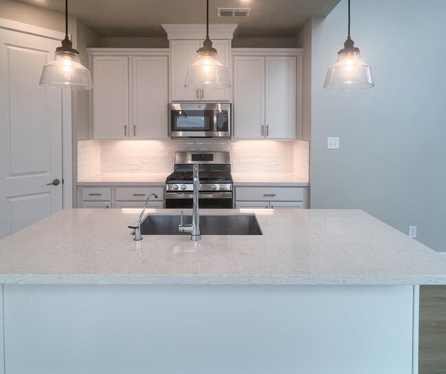 Photo - 21818 Fitzroy Mnr Ln