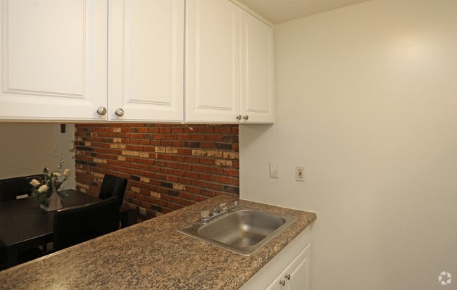 1BR, 1BA - 675 SF