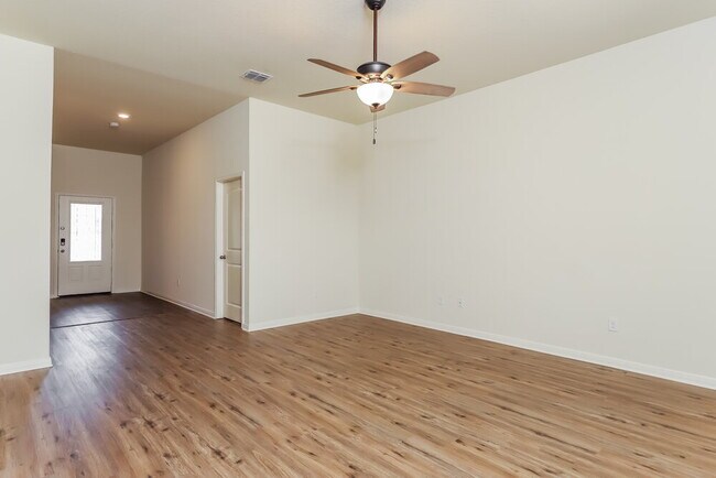 Photo - 7928 Bluewater Cove