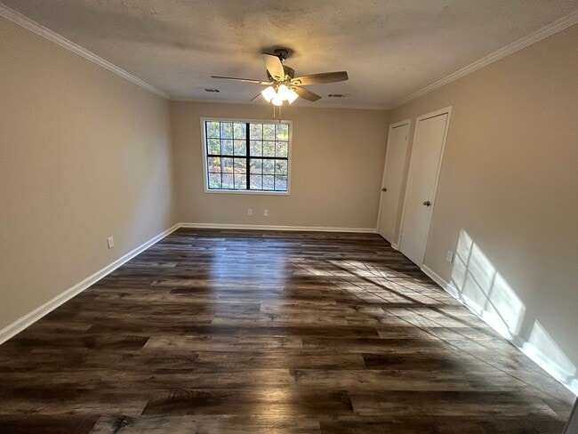 Photo - 596 N McLemore Ave