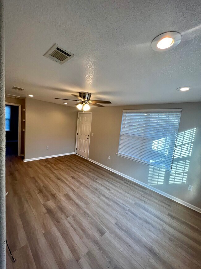 Photo - 502 Barack Obama Blvd