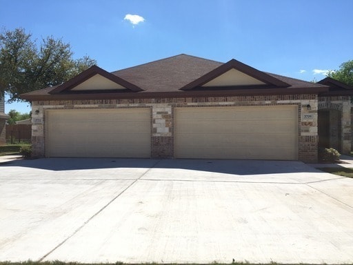 Building Photo - 3 BEDROOM DUPLEX LOCATED IN WACO, TEXAS!