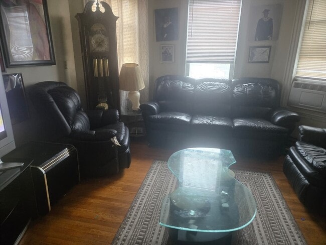 Building Photo - 355 Medford St Unit 1