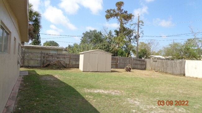 Building Photo - 2 Bed/ 1.5 Bath Home with Bonus Room
