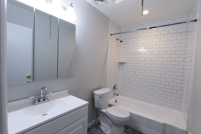 Photo - 8613 Gilbert St