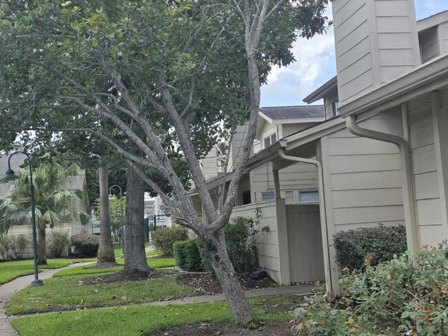 Photo - 13034 Leader St