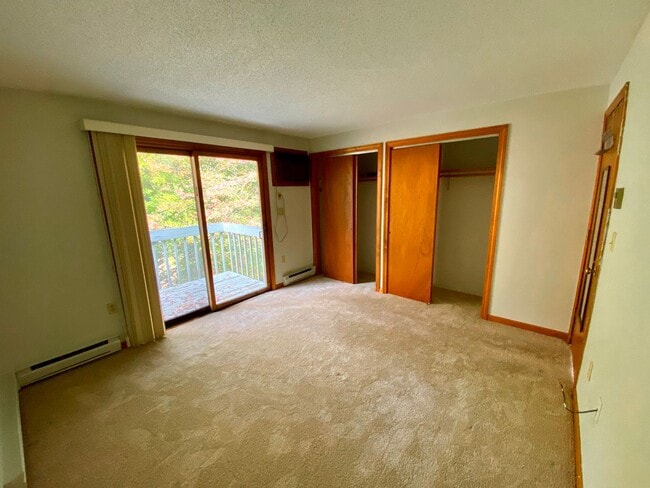 16 Northampton Ln