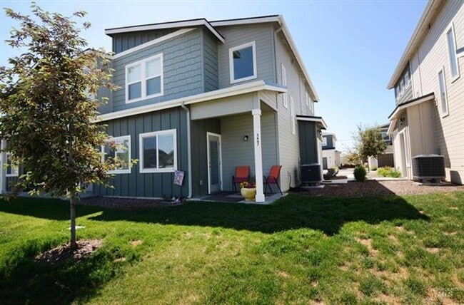 Photo - Upscale Townhome Haven: Designer Finishes ...