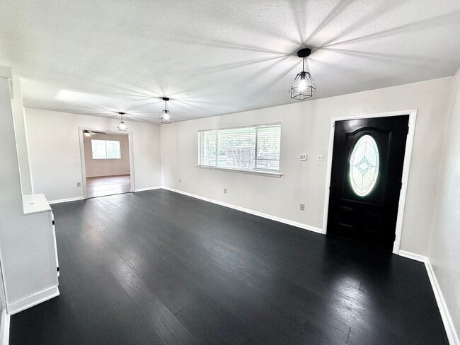 325 Marilyn Dr