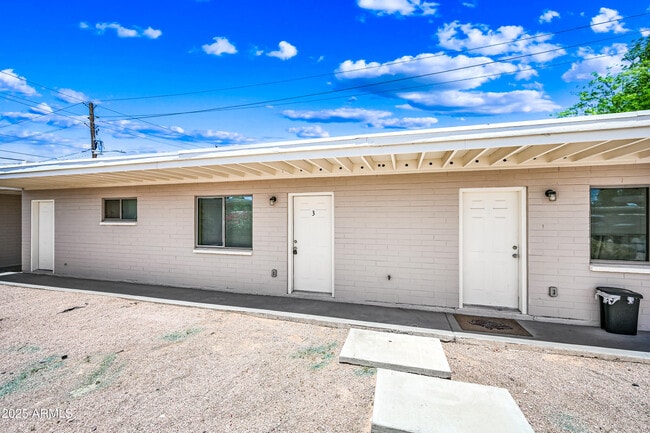 Building Photo - 3949 E Earll Dr Unit 3 Rental