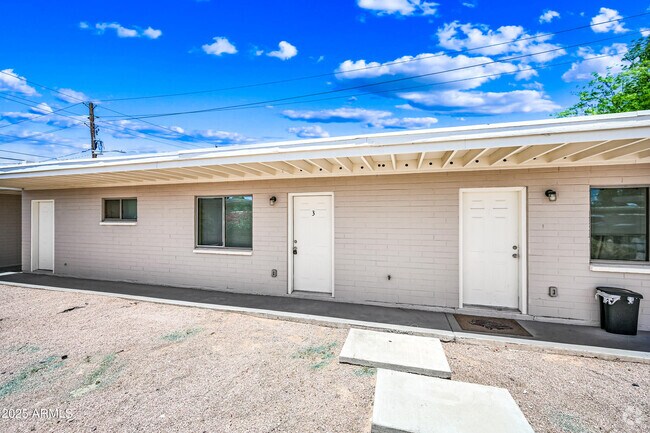 Building Photo - 3949 E Earll Dr Unit 3 Rental