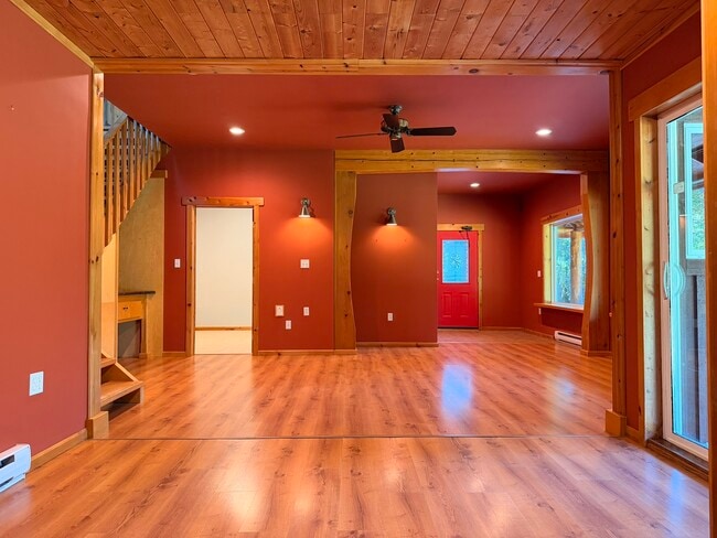 Photo - 1560 Bellevue Rd