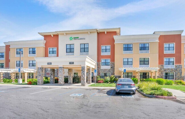 Furnished Studio-Santa Rosa - North