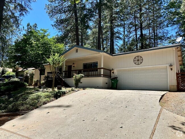 Building Photo - 3 Bedroom 2 Bathroom House in Desirable Al...