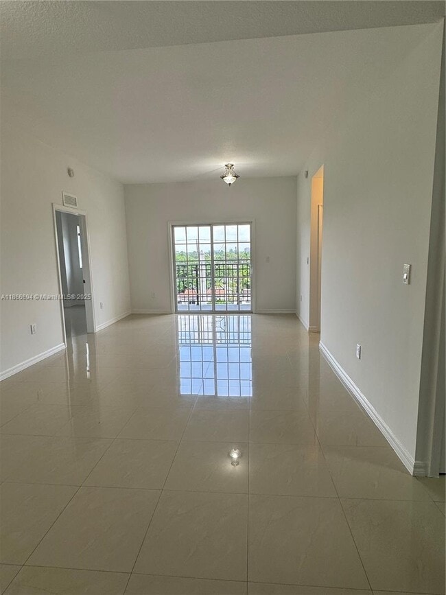 Photo - 5271 SW 8th St Unidad 412