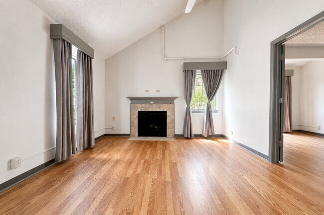 3 Long Wharf Dr Unit 2 bedroom