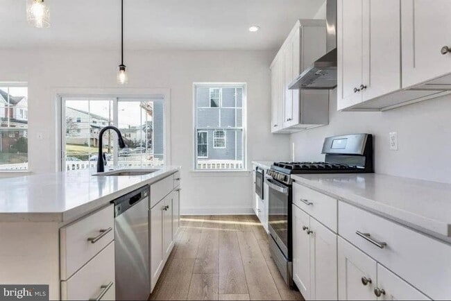 Building Photo - 434 Hurst St