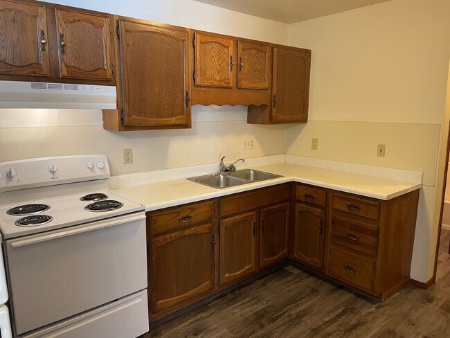 Photo - Douglas Creek Apartments LLC