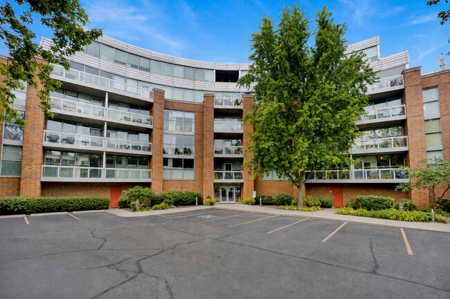 Building Photo - 1228 Emerson St Unit 303