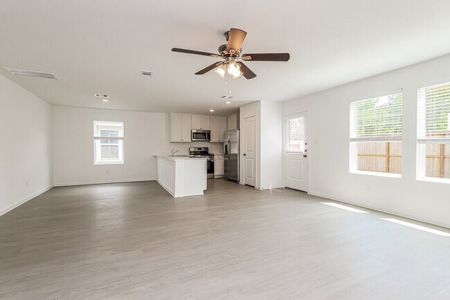 Photo - 1718 Lofty Cedar Ct