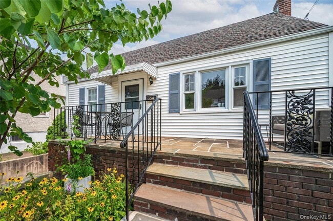 Photo - 354 Eighth Ave