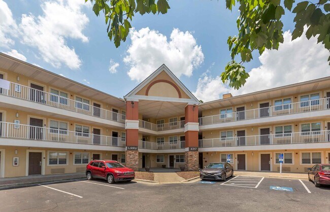 Furnished Studio-Greensboro - Wendover Ave. - Big Tree Way