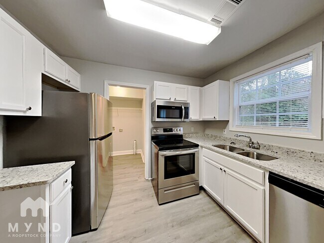 Photo - 1232 Pinedale Cir NW