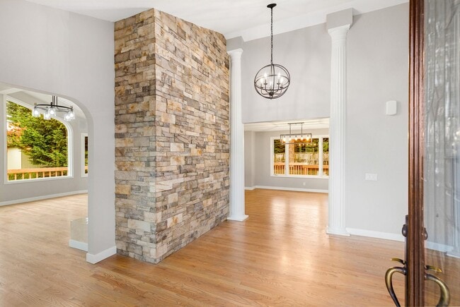 Photo - Welcoming Clyde Hill 5 Bedroom 3 Bath Home