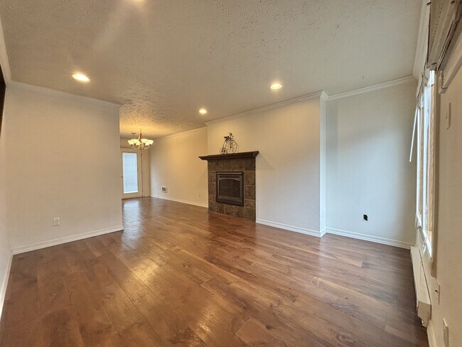 Photo - 2111 N Houk Rd