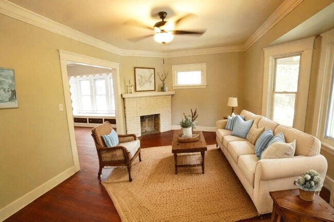 Photo - 2-Bedroom Lakewood Gem in the Heart of the... Unidad Middle