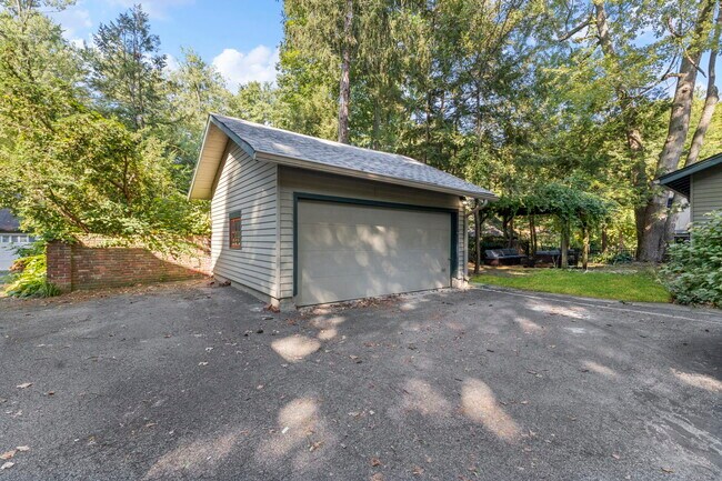 Photo - 3750 Totem Ln