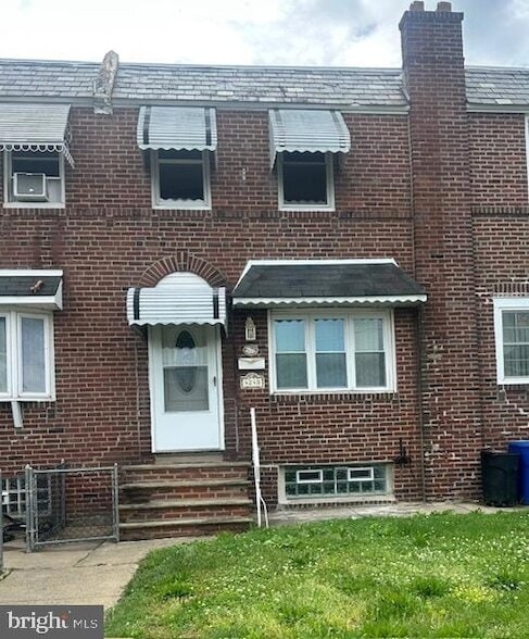 Photo - 4240 Sheffield Ave