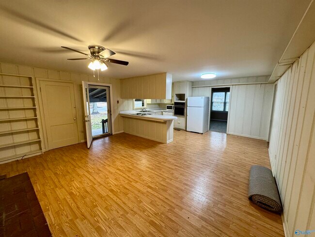 Photo - 702 Washington St E